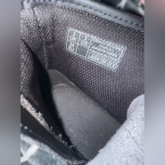 Dr martens boots.  Size 3 !!!  Hard to find size ! - Picture 9 of 9